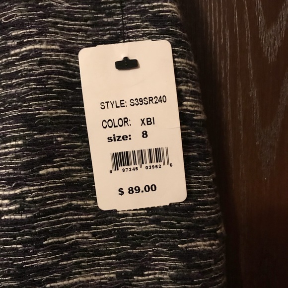 Calvin Klein knee length skirt - size 8 - Picture 3 of 3